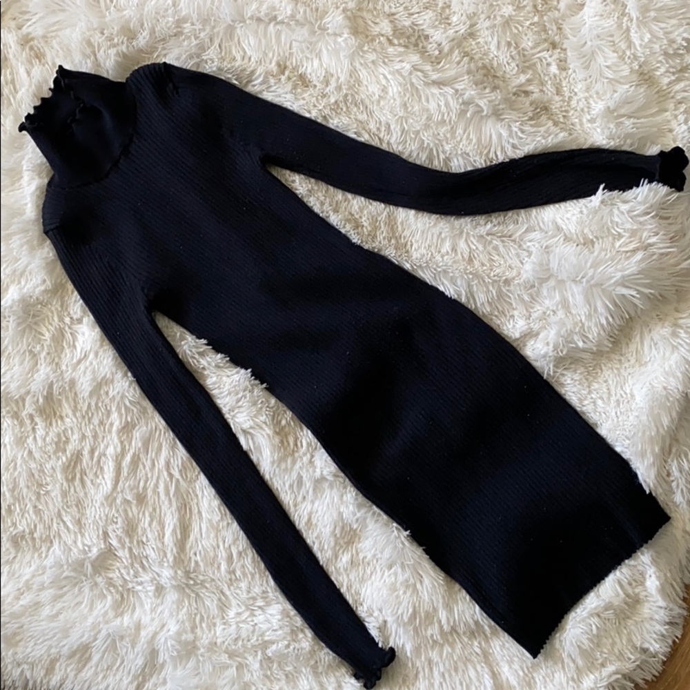 Long black dress (skintight )